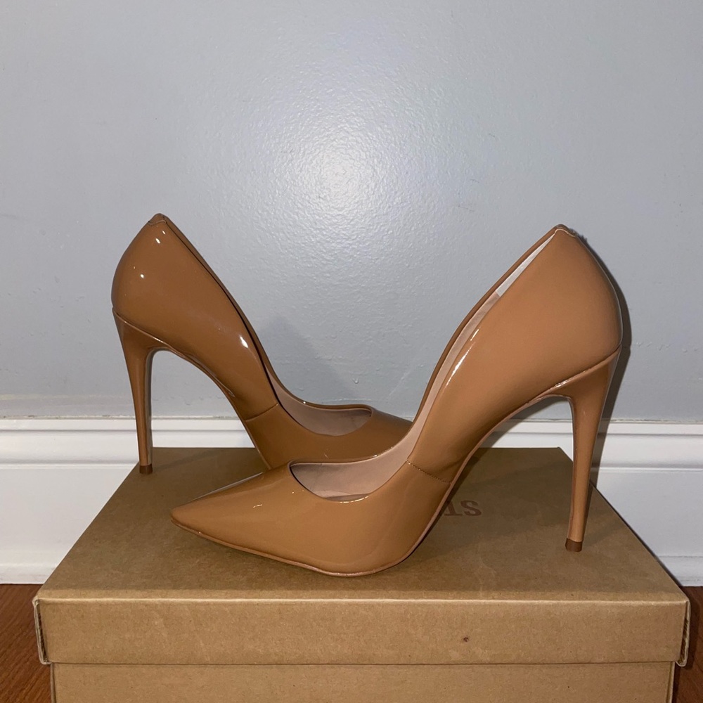Dasie Camel Patent Steve Madden Heel 
1 time wear , perfect condition